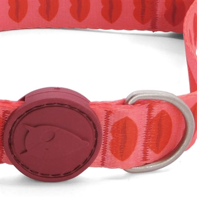 Morso Hundehalsband Lippenstift Rosa am Hund getragen recycelt