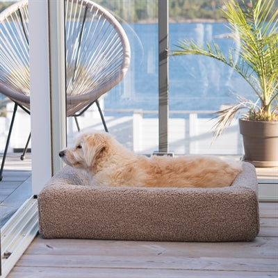 Hundebett-Bezug aus Teddystoff von Bia in elegantem Beige